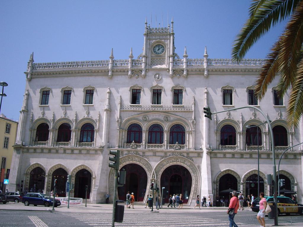 Residencial Camoes Bed & Breakfast Lisbon Exterior photo