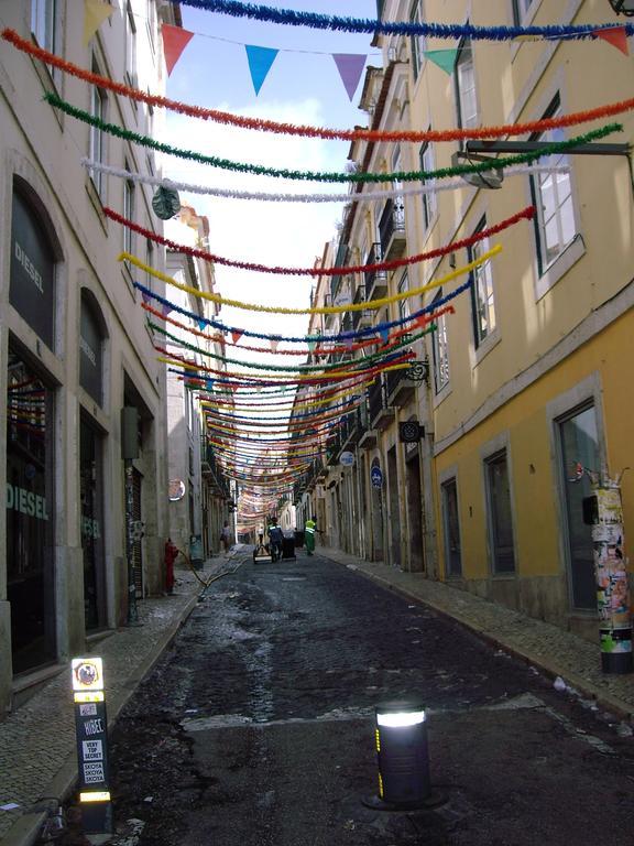 Residencial Camoes Bed & Breakfast Lisbon Exterior photo