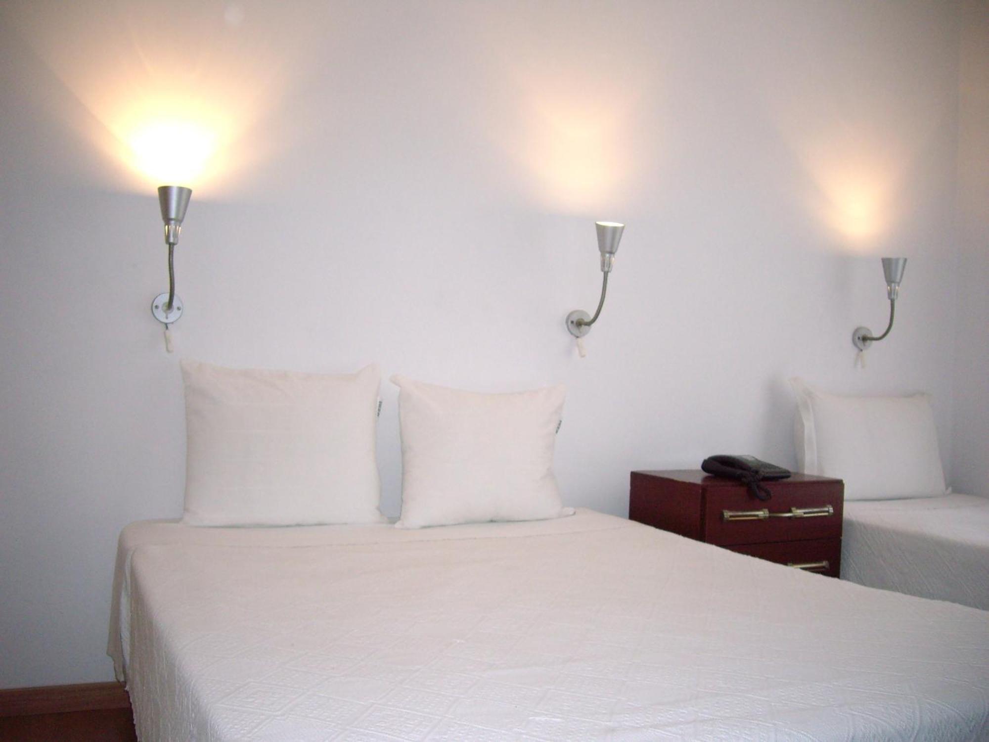 Residencial Camoes Bed & Breakfast Lisbon Exterior photo