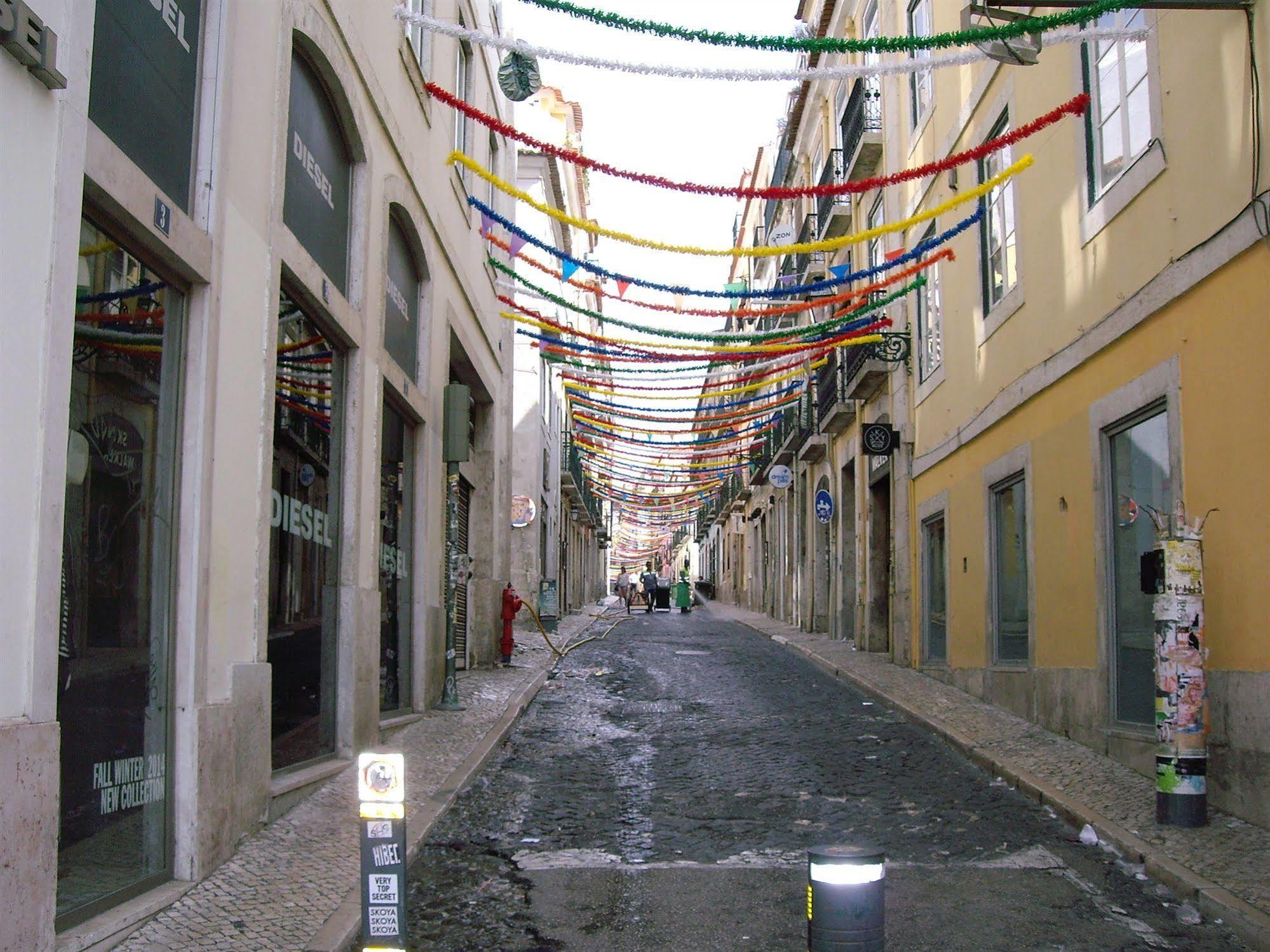Residencial Camoes Bed & Breakfast Lisbon Exterior photo