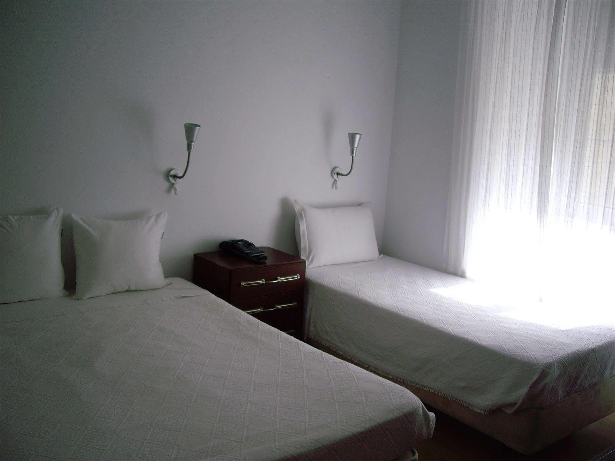 Residencial Camoes Bed & Breakfast Lisbon Exterior photo